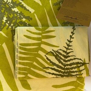 Kealopiko Tablecloth and 4 napkin set NWT